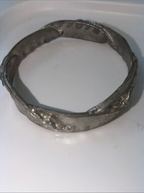 Vintage Textured Hammered Brutalist Silver-Tone Metal Bangle Bracelet